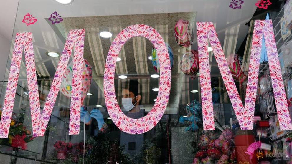 Flower shops in lockeddown Lebanon open for Mother’s Day but nobody