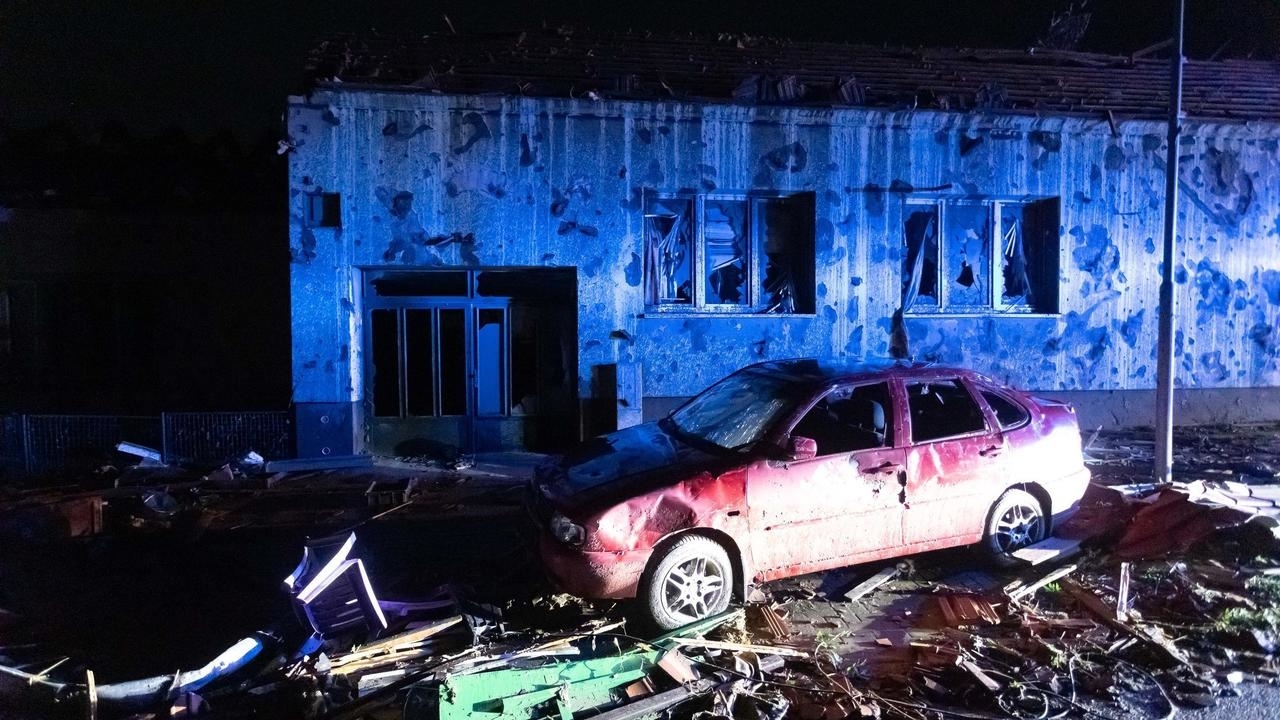 Deaths reported as tornado razes Czech homes - Ya Libnan