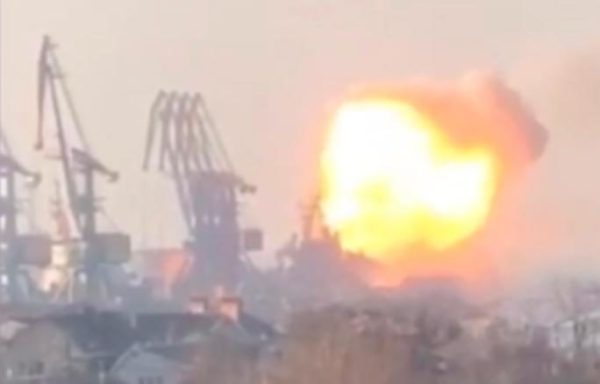 Ukrainians destroyed large Russian warship in Berdyansk