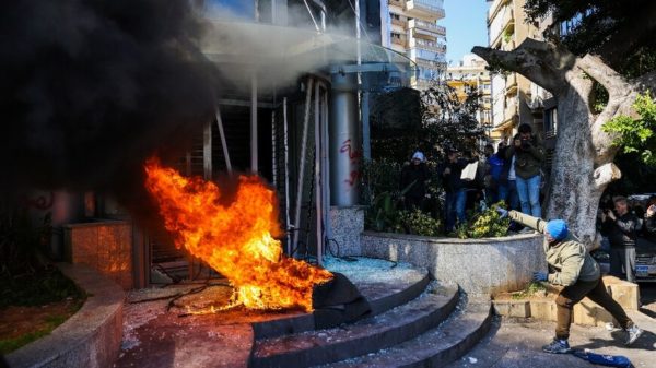 Lebanese depositors smash up, burn Beirut banks as the Lira hits a new record low