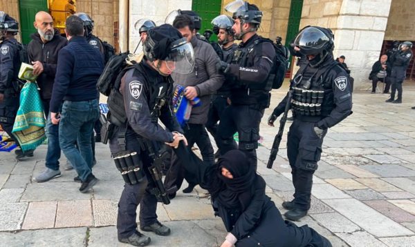 Israeli police again attack Palestinians praying inside Al-Aqsa Mosque