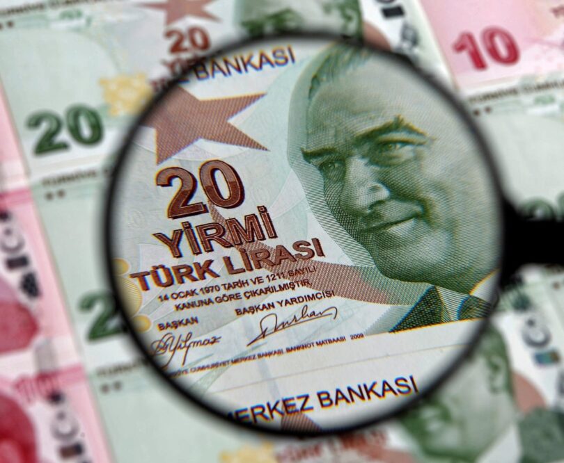 В турции доллары или евро. Гривны в турецкие Лиры.