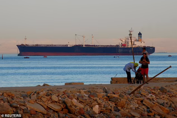 Houthis mistakenly target tanker carrying Russian oil , report