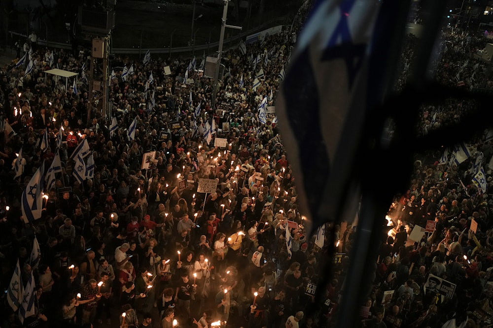 Gaza ceasefire talks set to resume, as thousands protest against Netanyahu in Israel