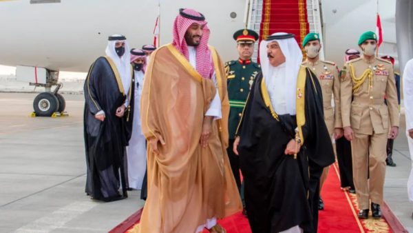 Arab leaders head to Bahrain   for a summit on the future of Palestine