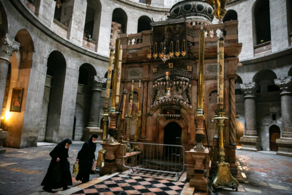 Israeli police violently arrests Greek consul’s guard   inside the Church of the Holy Sepulcher