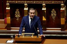French government survives no-confidence vote