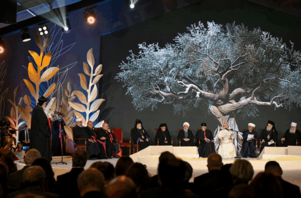 Pope: Lebanon stands as witness to interreligious dialogue