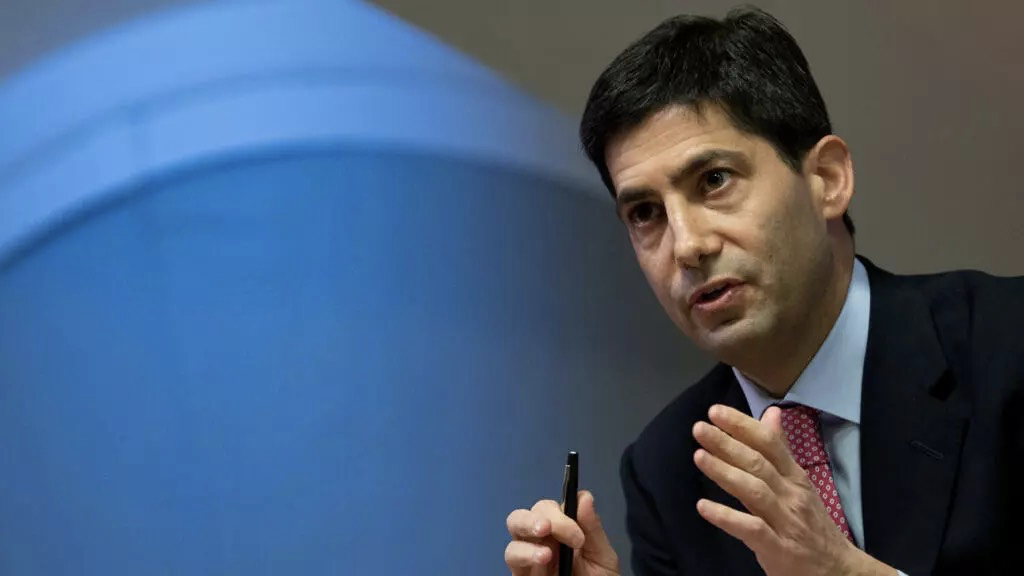 Trump names former Fed governor Kevin Warsh to replace Powell