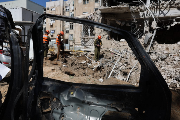 Iran fires waves of  missiles into Israel and mocks Trump’s ideas on Hormuz