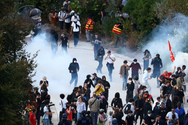 Live Updates: Student protests expand to more than 40 French cities